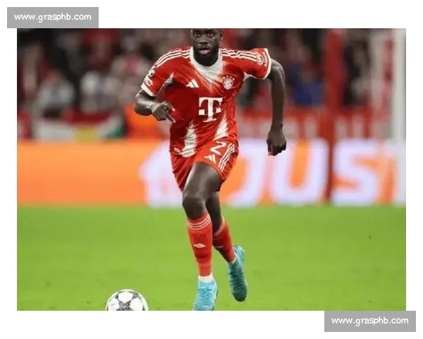 27 岁生日快乐！拜仁法国双料铁卫乌帕梅卡诺