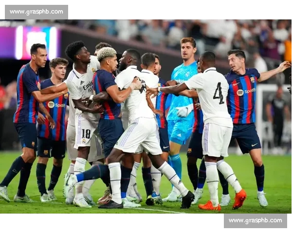 国家德比冲突全记录：亚马尔叫阵引众怒，维尼修斯怒冲对峙